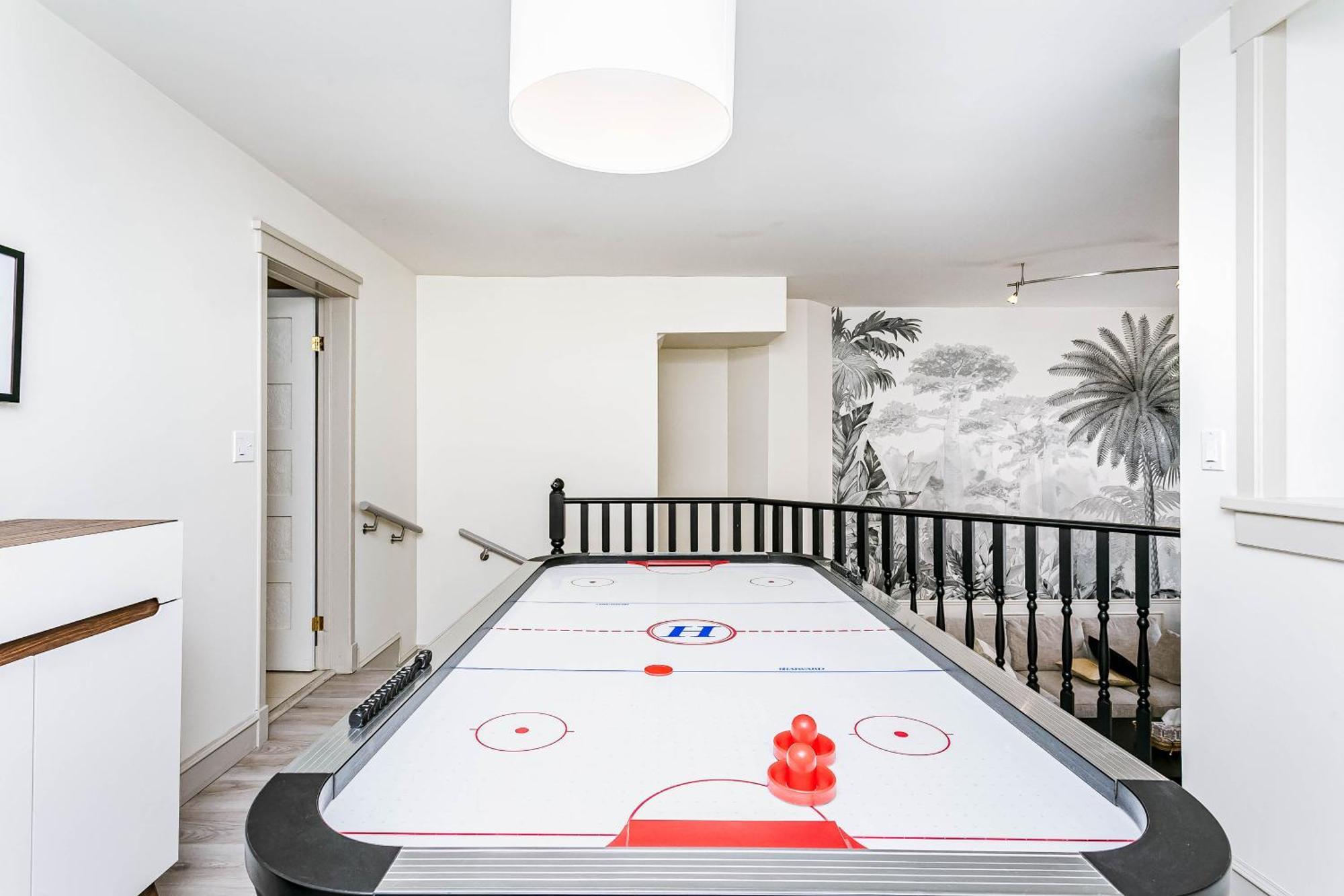 Chic Central 4Bdrm Home-King Bed-Airhockey-Mins Dt Edmonton Exteriör bild